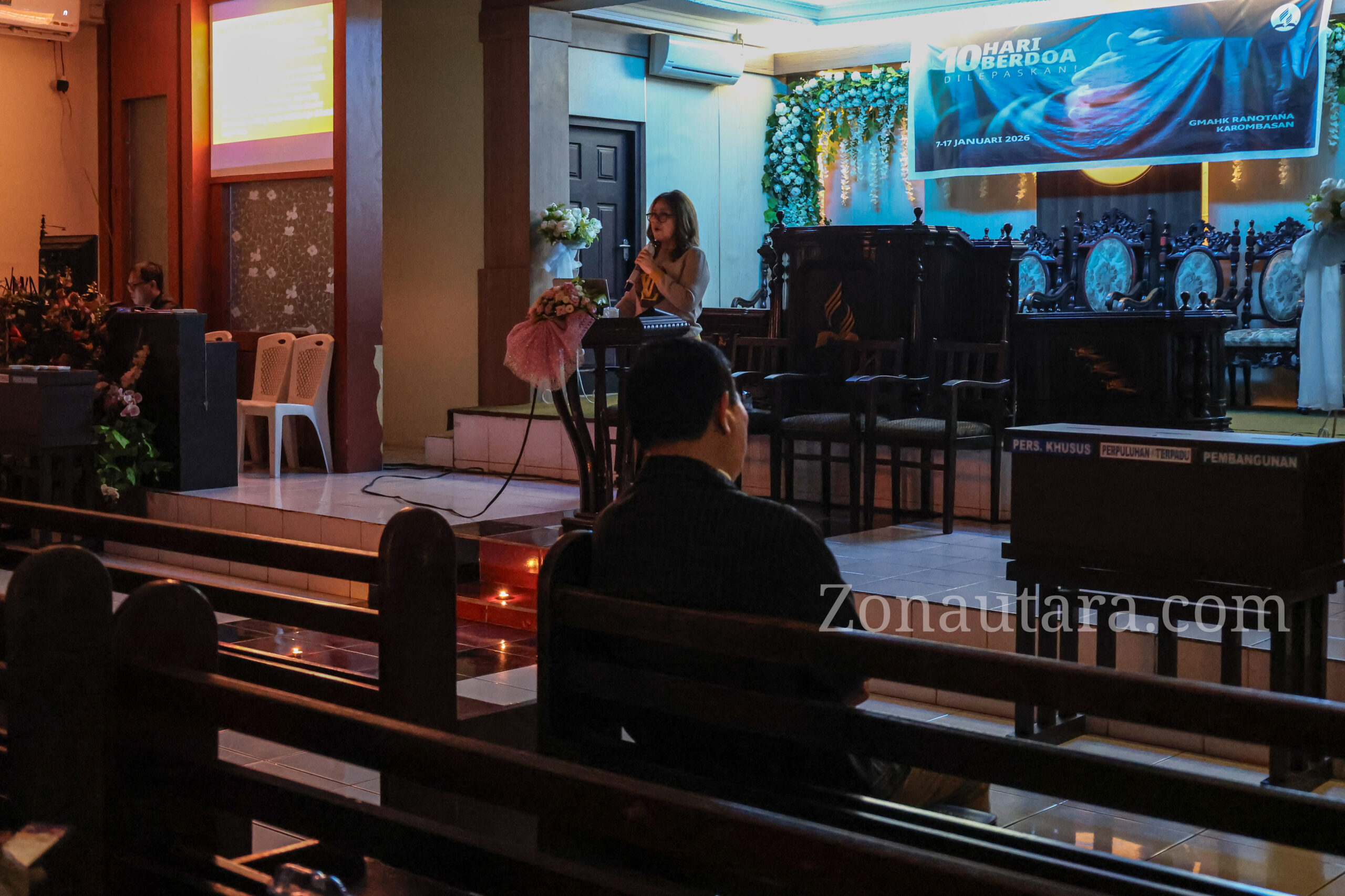 FOTO: Sederhana dan khusyuknya Wagub Sulut hadir sebagai jemaat 10 Hari Berdoa GMAHK Ranotana 9 FOTO: Sederhana dan khusyuknya Wagub Sulut hadir sebagai jemaat 10 Hari Berdoa GMAHK Ranotana