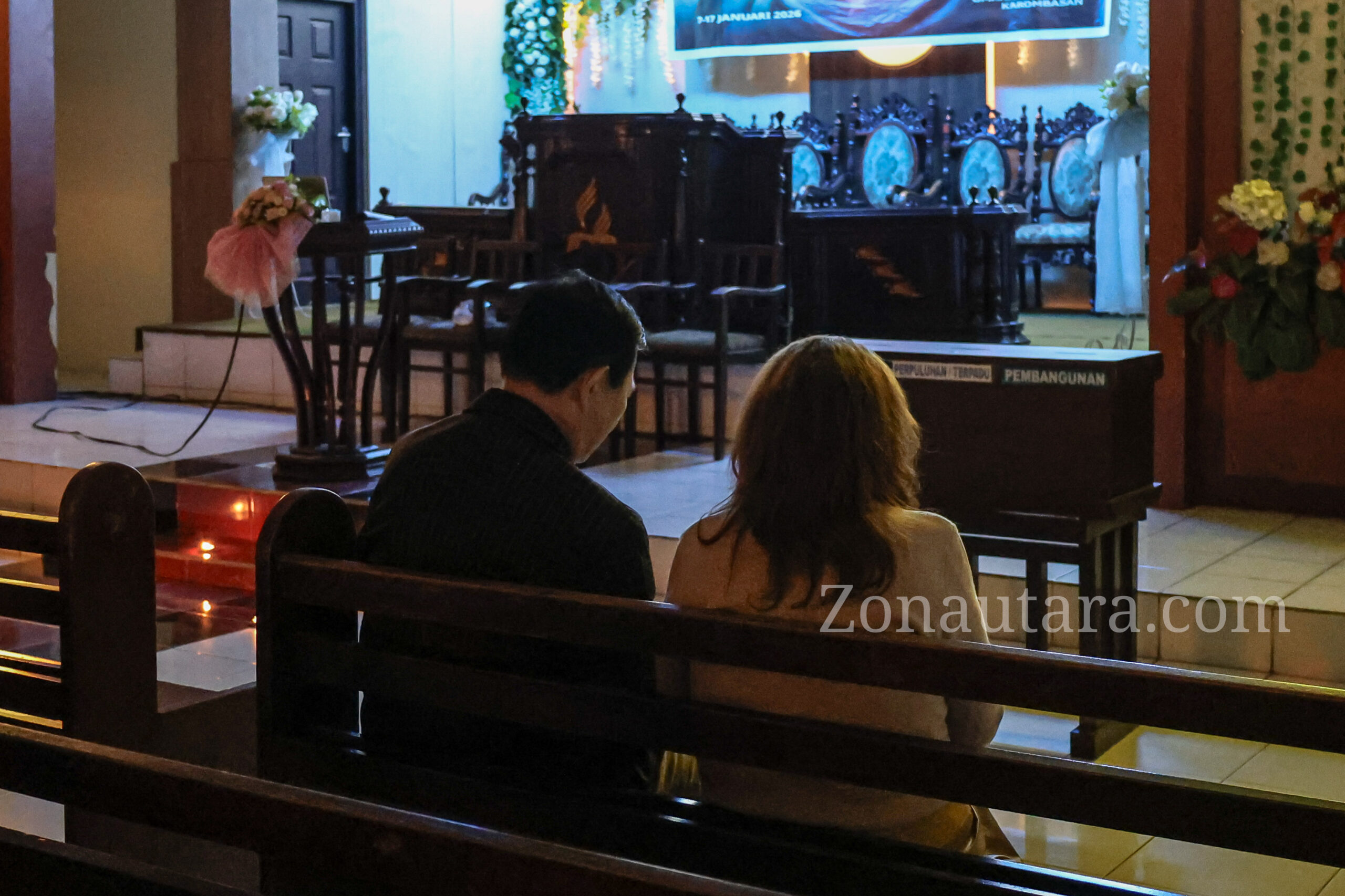 FOTO: Sederhana dan khusyuknya Wagub Sulut hadir sebagai jemaat 10 Hari Berdoa GMAHK Ranotana 7 FOTO: Sederhana dan khusyuknya Wagub Sulut hadir sebagai jemaat 10 Hari Berdoa GMAHK Ranotana