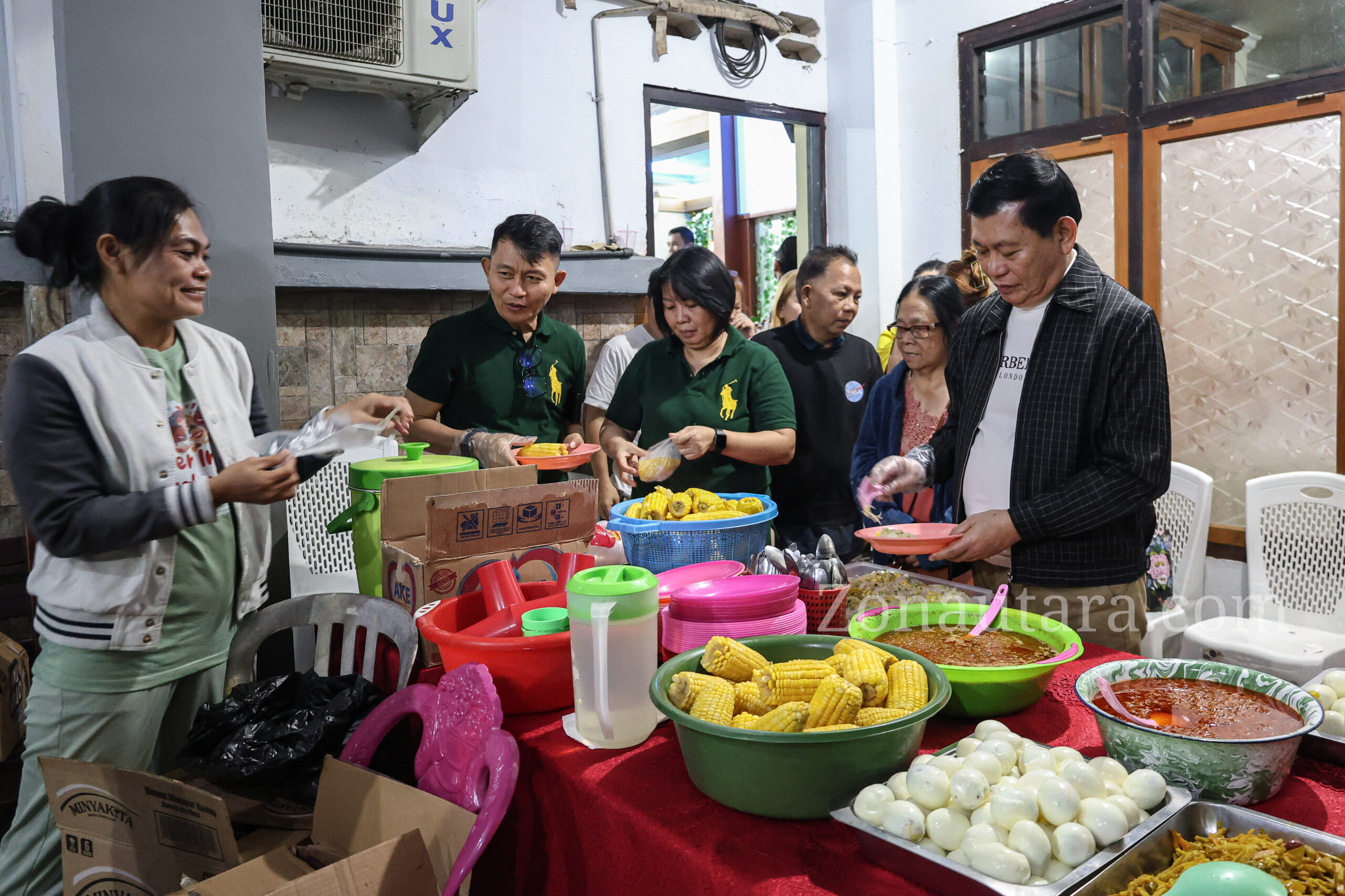 FOTO: Sederhana dan khusyuknya Wagub Sulut hadir sebagai jemaat 10 Hari Berdoa GMAHK Ranotana 14 FOTO: Sederhana dan khusyuknya Wagub Sulut hadir sebagai jemaat 10 Hari Berdoa GMAHK Ranotana