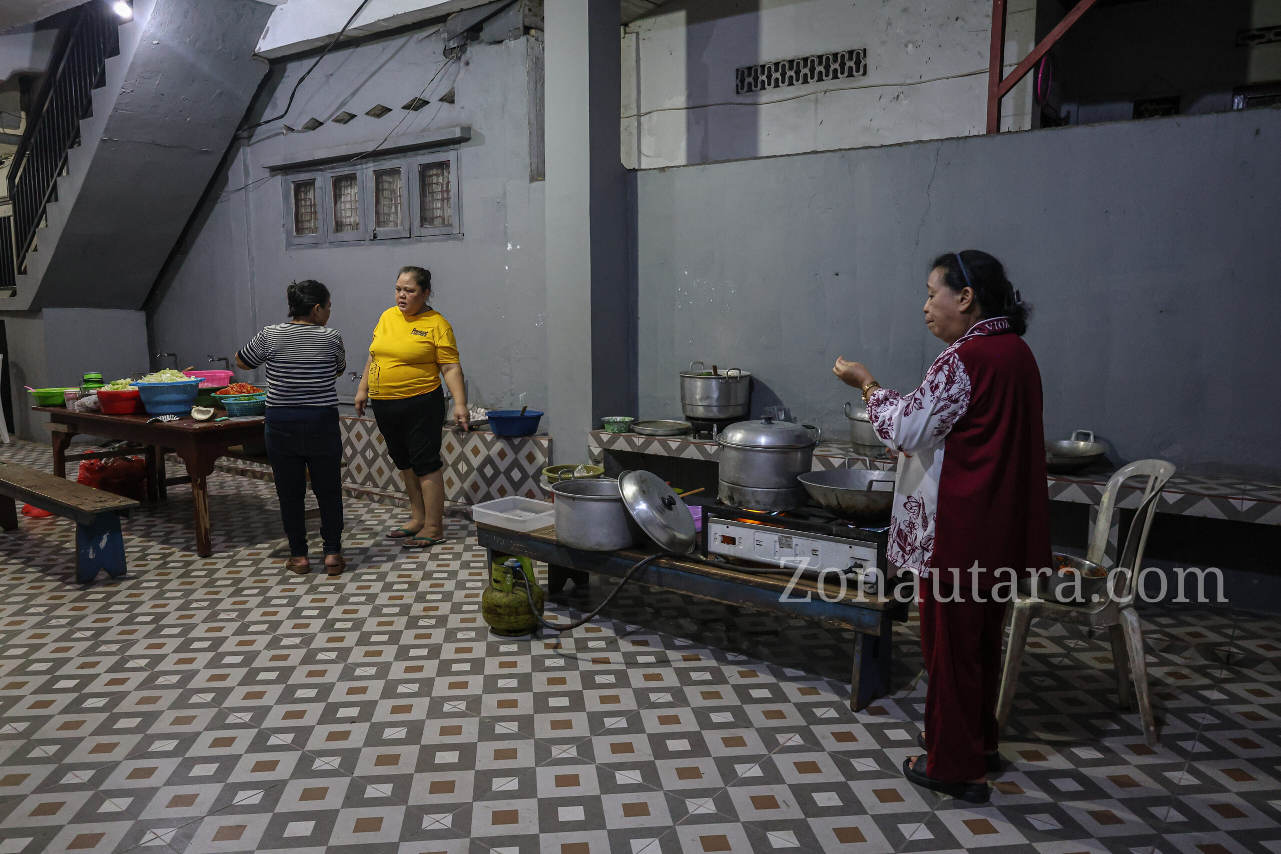 FOTO: Sederhana dan khusyuknya Wagub Sulut hadir sebagai jemaat 10 Hari Berdoa GMAHK Ranotana 12 FOTO: Sederhana dan khusyuknya Wagub Sulut hadir sebagai jemaat 10 Hari Berdoa GMAHK Ranotana