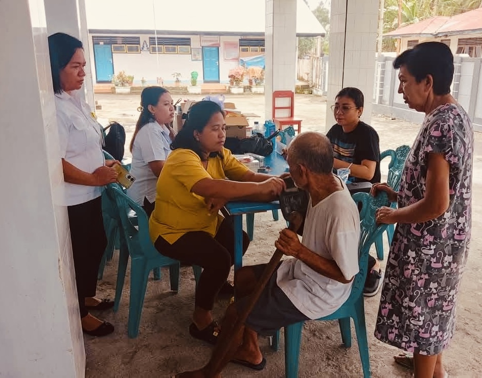 Tim Kesehatan Gabungan siaga di lokasi pengungsian banjir bandang Pulau Siau