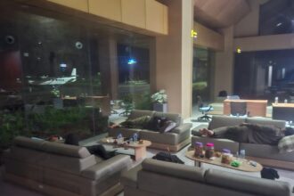 Pilihan sederhana Gubernur Sulut, habiskan malam di kursi tunggu Bandara Siau