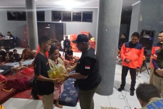 Deputi Kemenko PMK kunjungi pengungsi banjir bandang Sitaro, pastikan bantuan dan pembangunan kembali