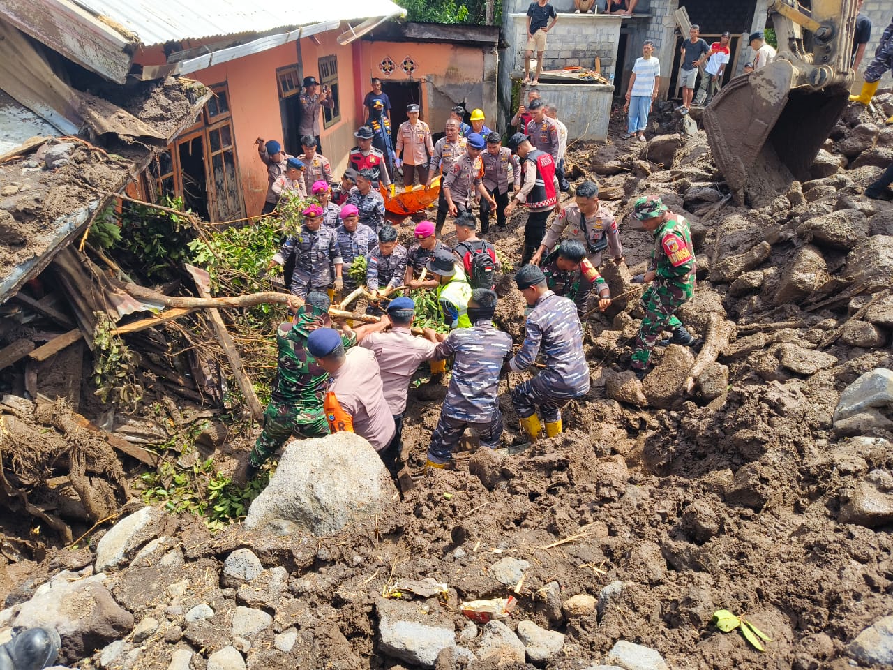 Dandim 1301 sebut trauma anak pascabanjir Siau jadi perhatian serius