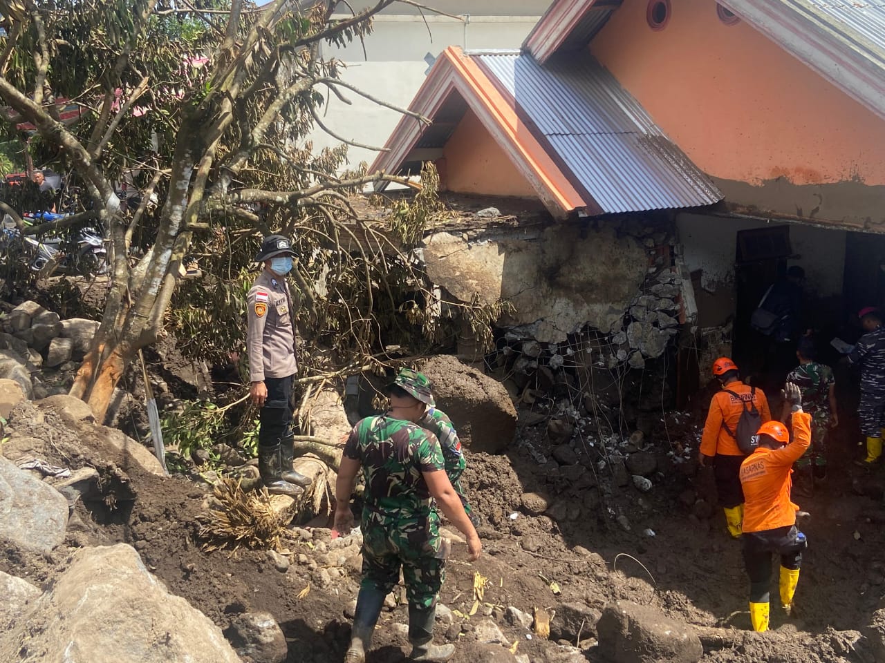 Dandim 1301 sebut trauma anak pascabanjir Siau jadi perhatian serius