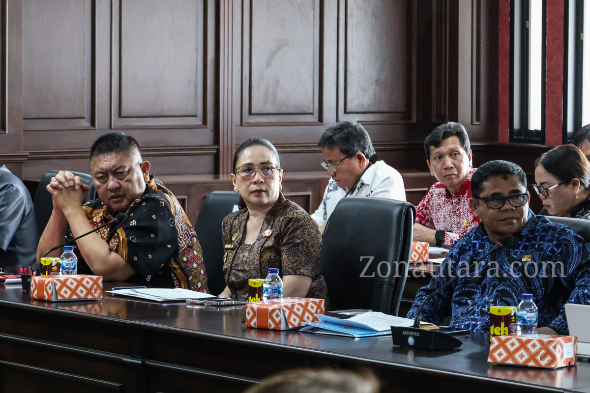 FOTO: Victor Mailangkay pimpin rakor percepatan MBG se-Sulut