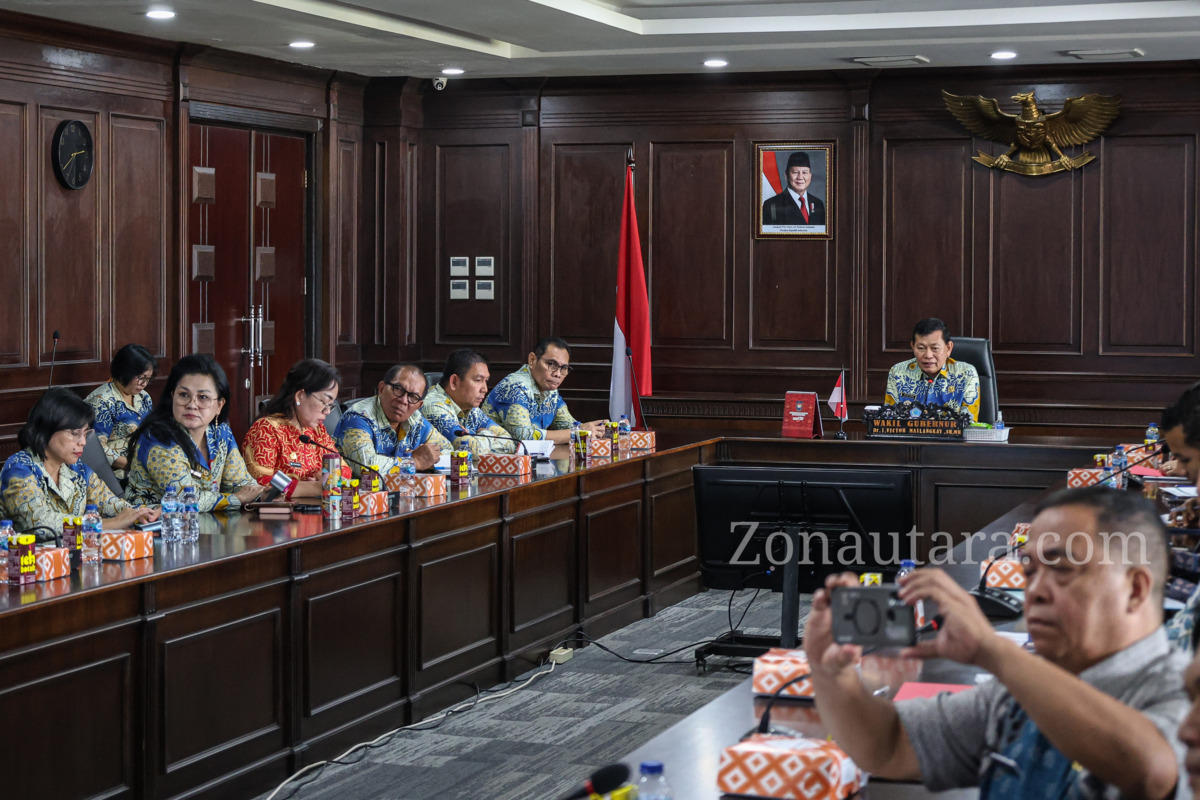 FOTO: Victor Mailangkay pimpin rakor percepatan MBG se-Sulut