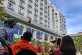 FKPA Sulut rayakan ulang tahun dengan simulasi penyelamatan korban dari gedung bertingkat