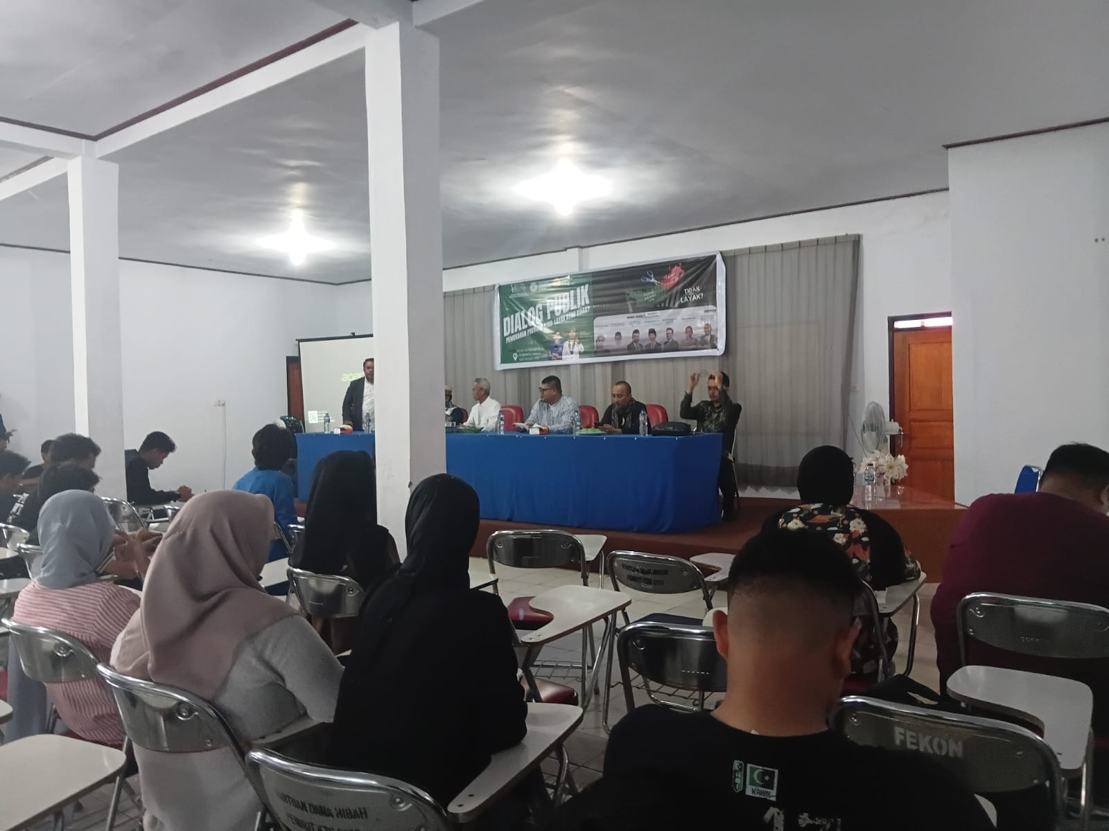Dari fiskal hingga identitas bahasan pemekaran Provinsi BMR menguat di ruang akademik 8 Dari fiskal hingga identitas bahasan pemekaran Provinsi BMR menguat di ruang akademik
