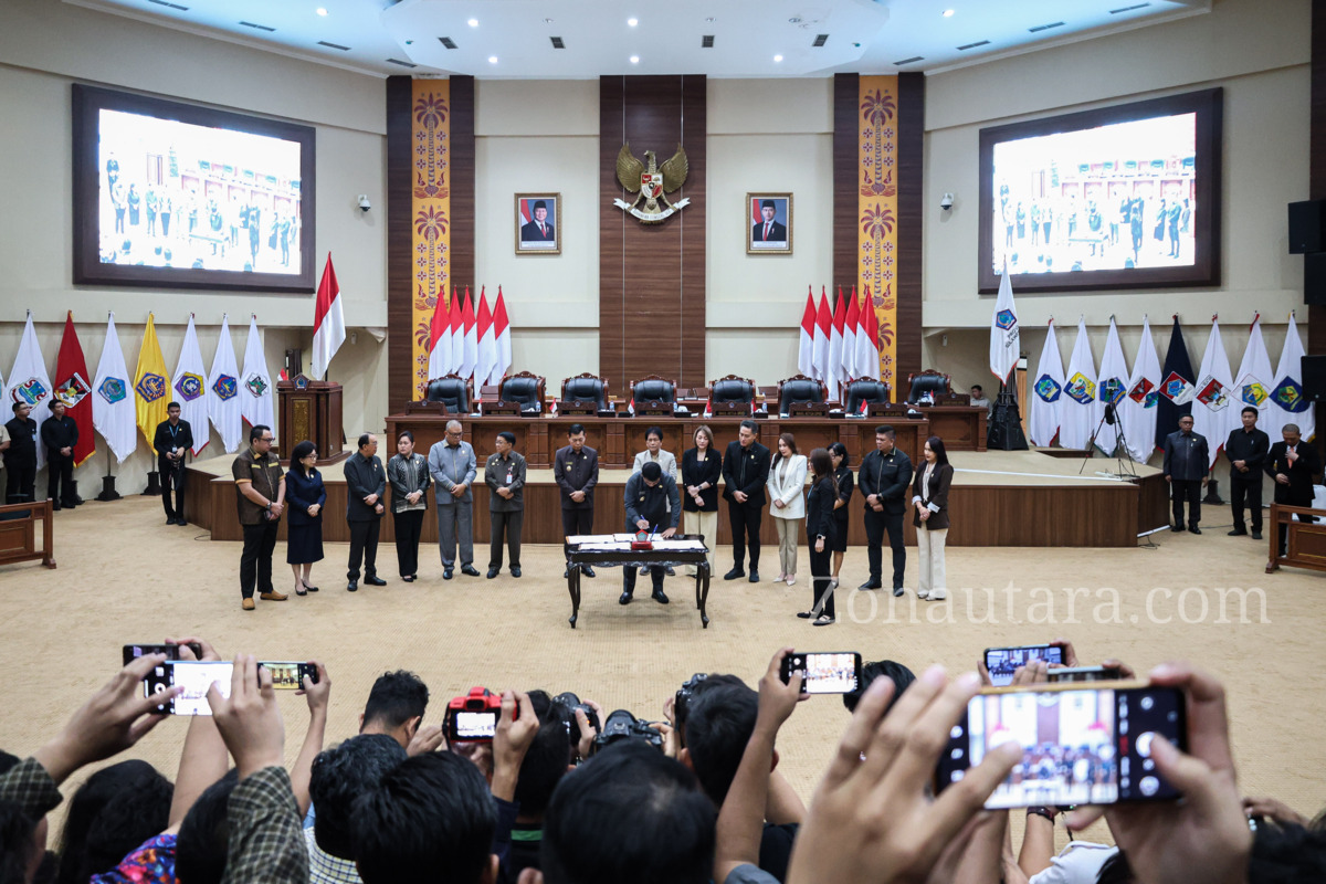 FOTO: Gubernur dan Wakil Gubernur pada Paripurna DPRD Sulut perubahan Propemperda 2026 9 FOTO: Gubernur dan Wakil Gubernur pada Paripurna DPRD Sulut perubahan Propemperda 2026