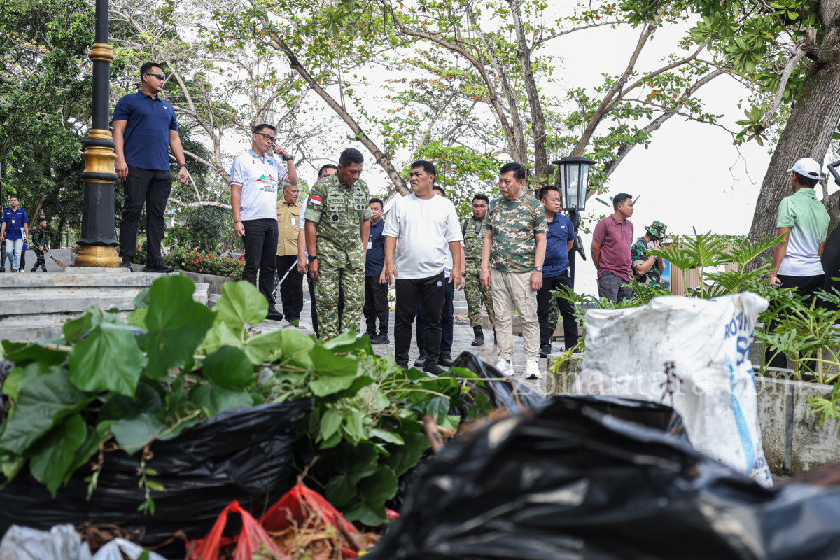 FOTO: Gubernur dan Wagub Sulut pimpin aksi masal gerakan Indonesia Asri di Manado