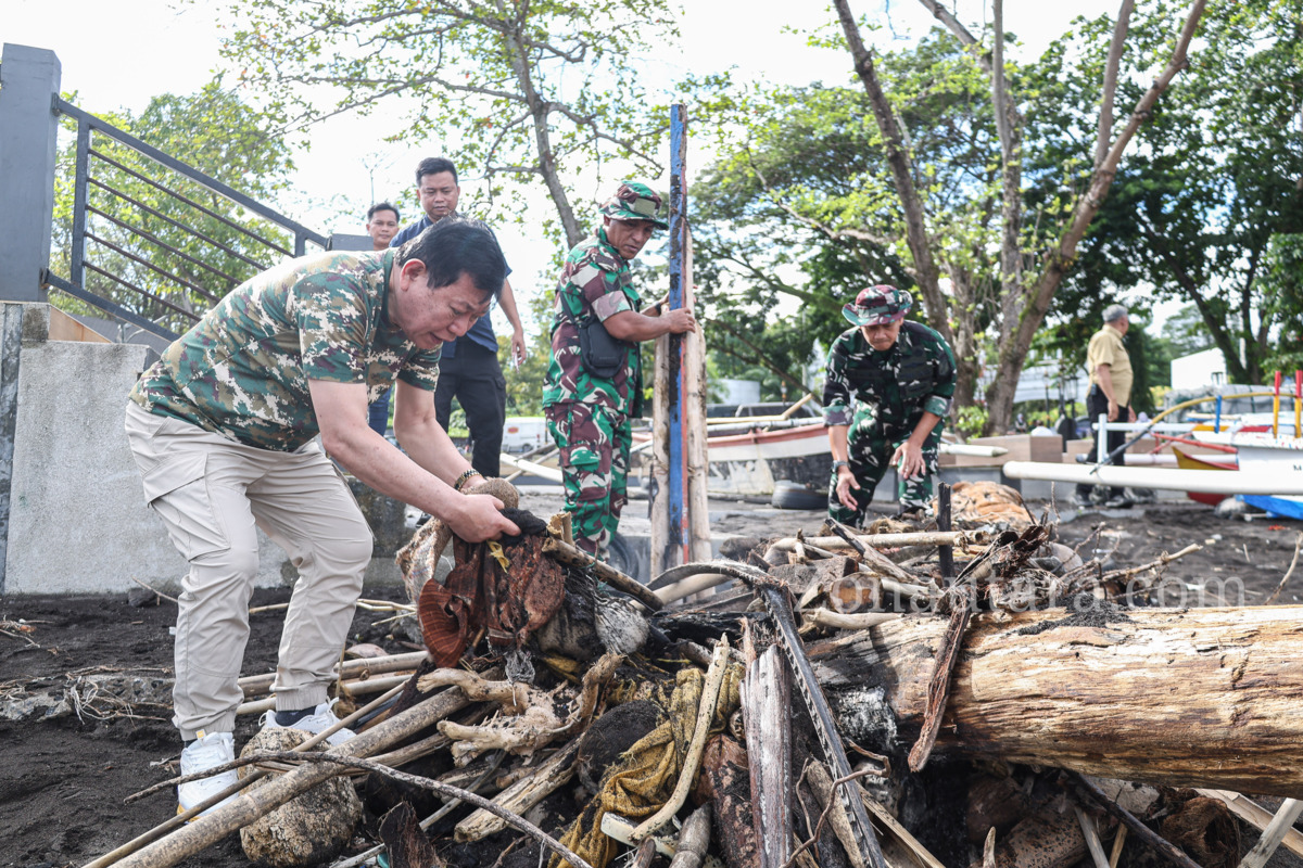 FOTO: Gubernur dan Wagub Sulut pimpin aksi masal gerakan Indonesia Asri di Manado