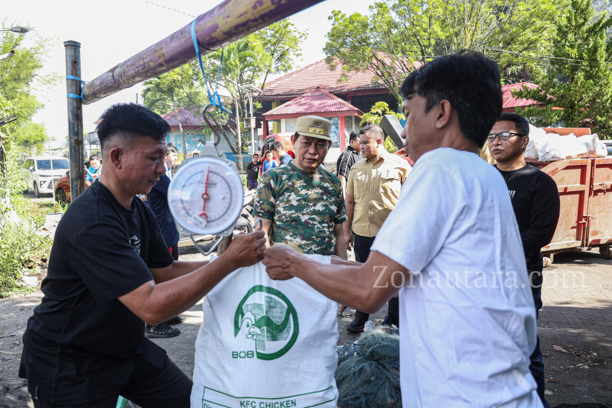 FOTO: Gubernur dan Wagub Sulut pimpin aksi masal gerakan Indonesia Asri di Manado