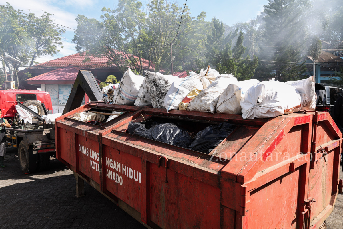 FOTO: Gubernur dan Wagub Sulut pimpin aksi masal gerakan Indonesia Asri di Manado