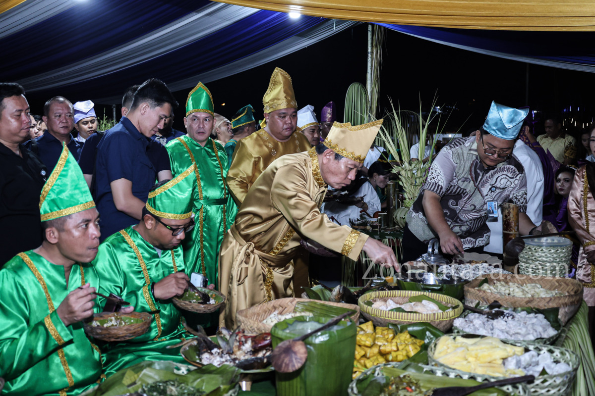 FOTO: Wagub Sulut mengikuti rangkaian upacara adat Tulude bersama Bupati dan Wakil Bupati Sangihe 9 FOTO: Wagub Sulut mengikuti rangkaian upacara adat Tulude bersama Bupati dan Wakil Bupati Sangihe