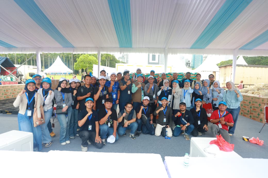 100 Ribu Paket Pangan Dibagikan di Monas untuk Warga Jakarta