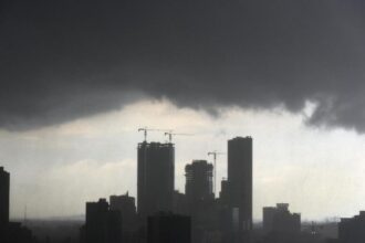 Cuaca Ekstrem Ancam Jawa Timur Akibat Siklon Tropis Narelle