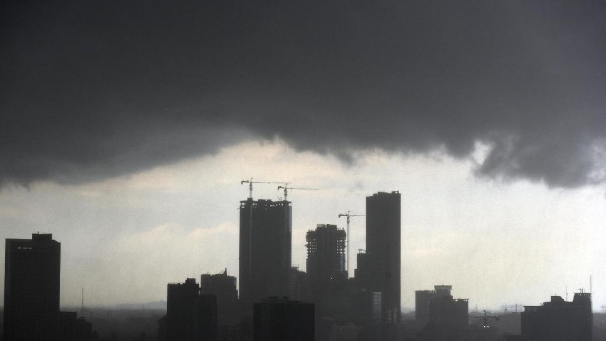 Cuaca Ekstrem Ancam Jawa Timur Akibat Siklon Tropis Narelle