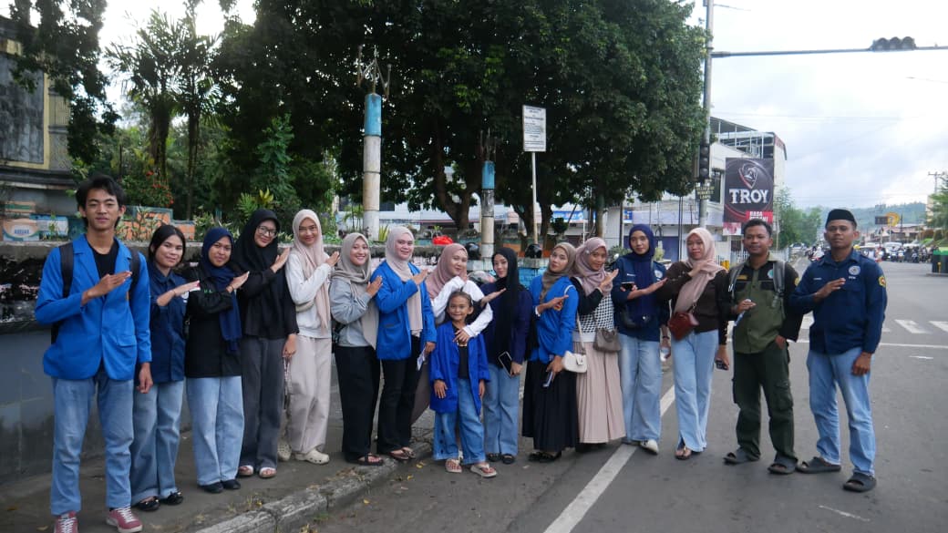 Aksi ramadan Ormawa UDK, berbagi dengan panti asuhan dan pengguna jalan