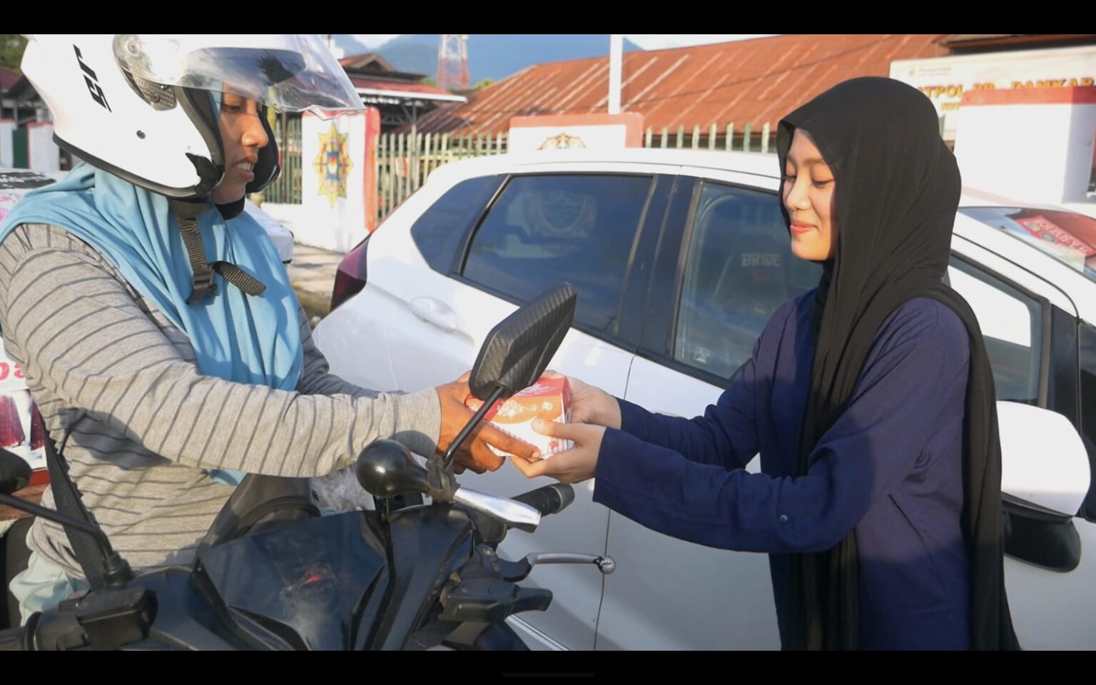 Aksi ramadan Ormawa UDK, berbagi dengan panti asuhan dan pengguna jalan