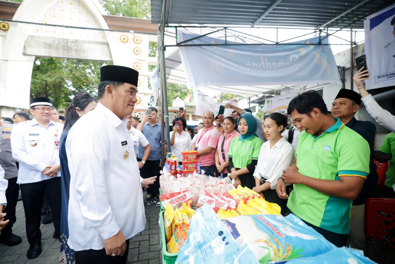 Gubernur Yulius tinjau pelaksanaan Gerakan Pangan Murah di kabupaten-kota demi pastikan distribusi aman