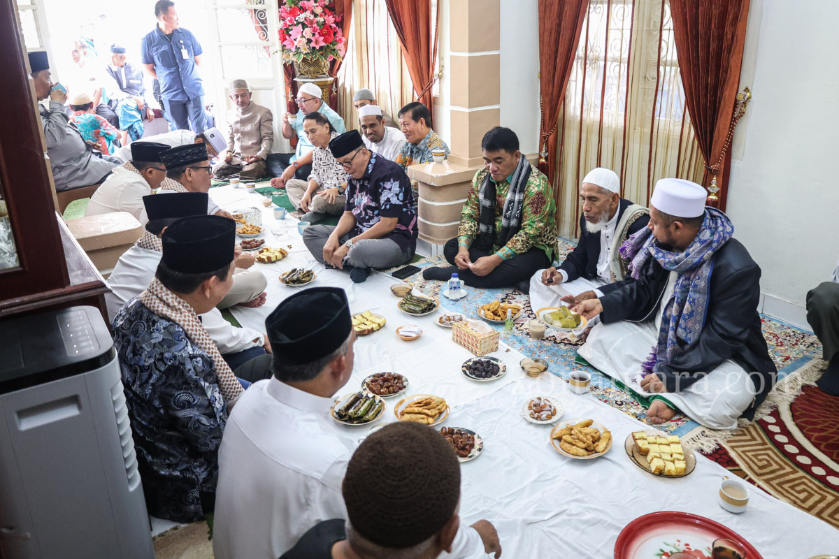 FOTO: Kehadiran Gubernur dan Wagub Sulut dalam tradisi Iwadh di Kampung Arab Manado