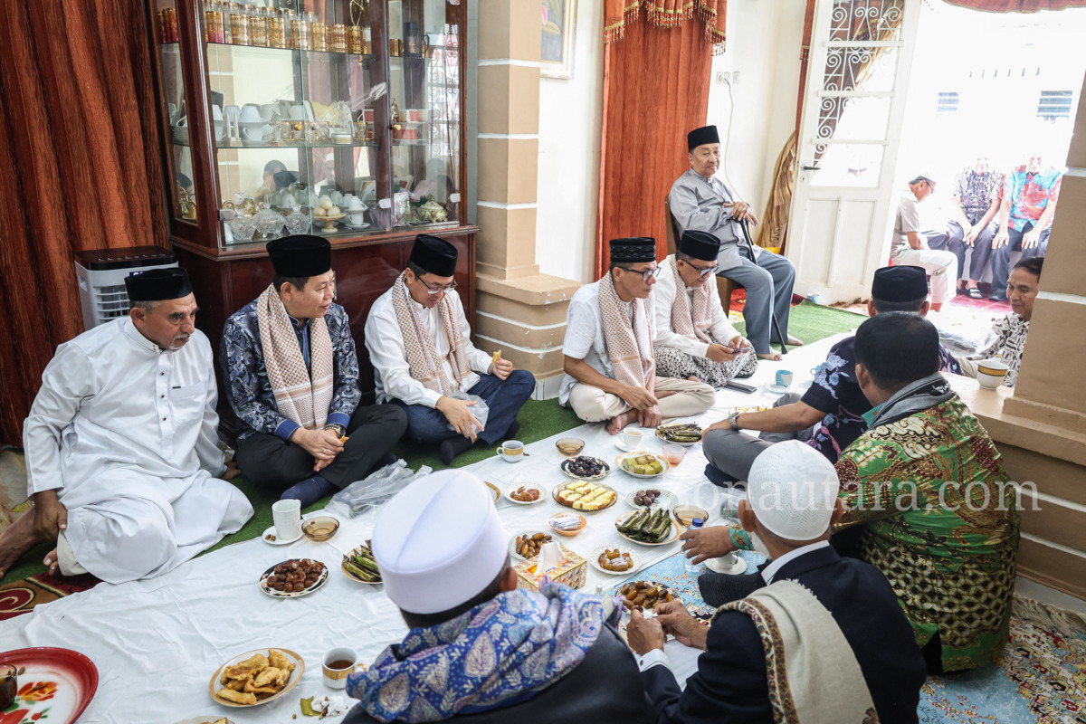 FOTO: Kehadiran Gubernur dan Wagub Sulut dalam tradisi Iwadh di Kampung Arab Manado