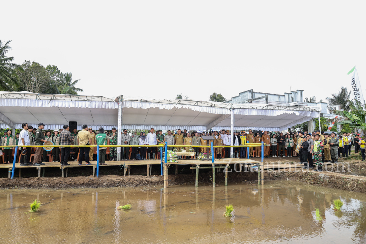 FOTO: Victor Mailangkay pimpin gerakan tanam padi demi swasembada pangan di Sulut