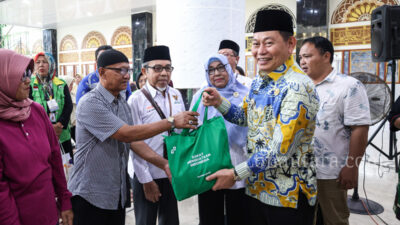 FOTO: Wagub Sulut ikut salurkan 5.000 paket sembako untuk kaum dhuafa