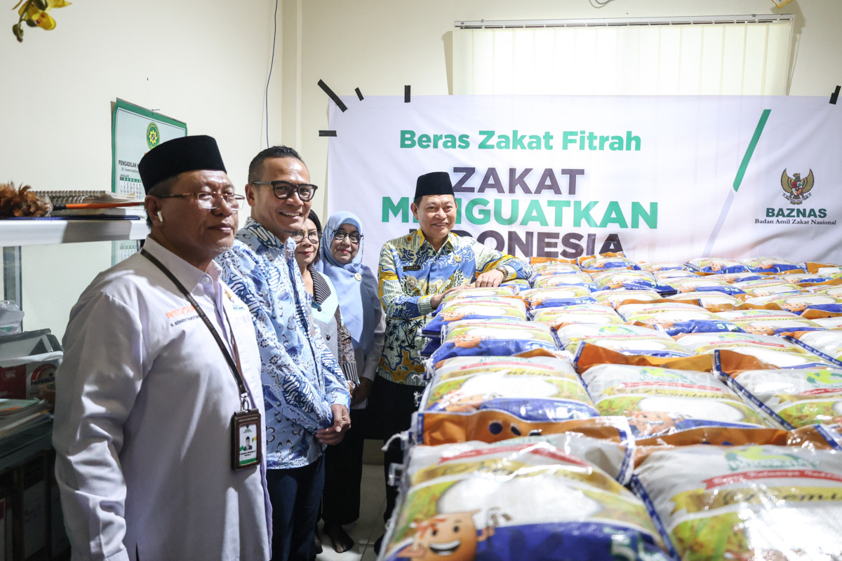FOTO: Wagub Sulut ikut salurkan 5.000 paket sembako untuk kaum dhuafa