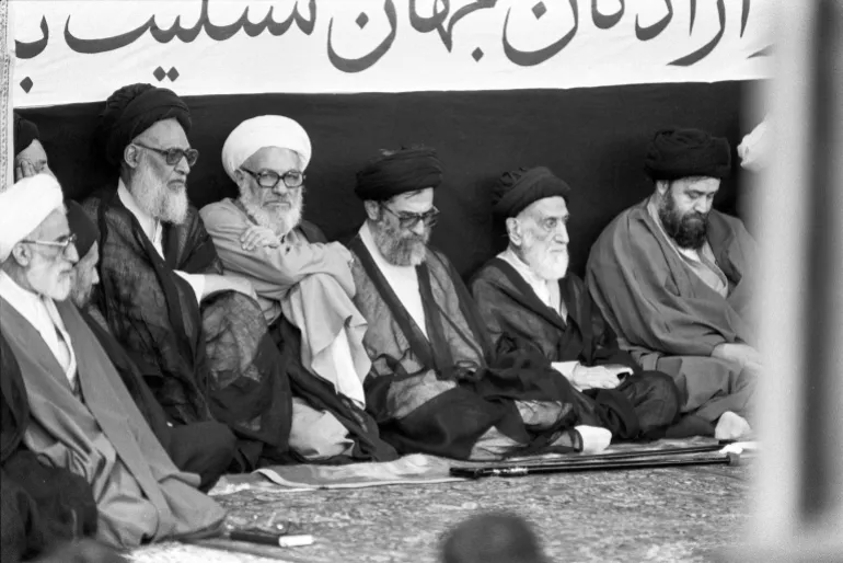 Mengenal Ayatollah Ali Khamenei: Pemimpin yang membentuk perlawanan Iran