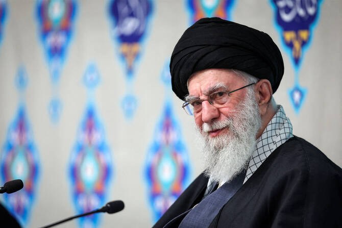 Mengenal Ayatollah Ali Khamenei: Pemimpin yang membentuk perlawanan Iran
