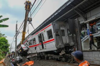10 Perjalanan KA Daop 5 Purwokerto Dibatalkan akibat Kecelakaan di Bekasi
