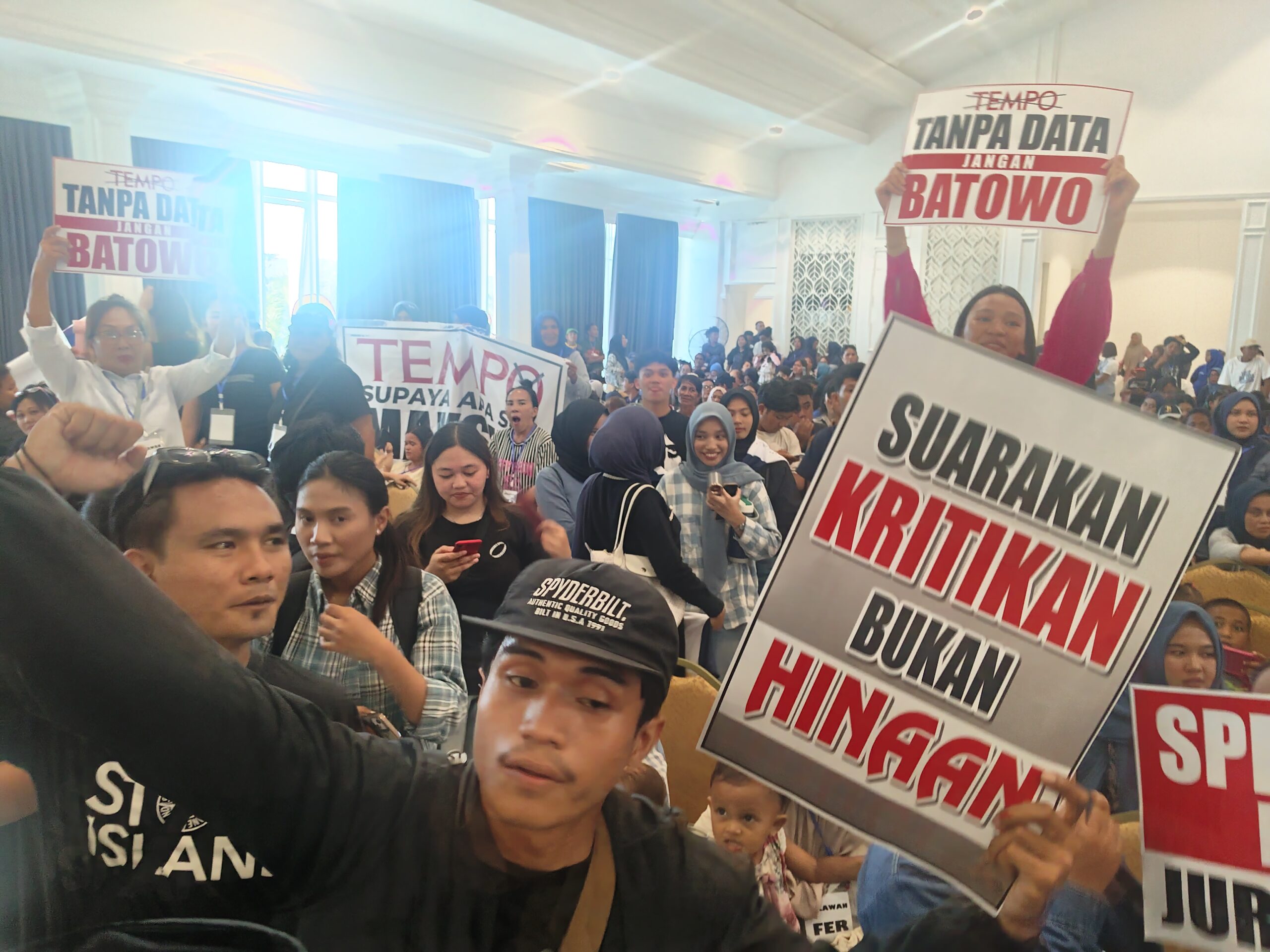 Aksi damai kader dan simpatisan Partai NasDem Sulut kecam pemberitaan Majalah Tempo