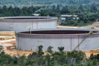 Bahlil: RI Bangun Tangki Minyak Baru Mulai Mei 2026