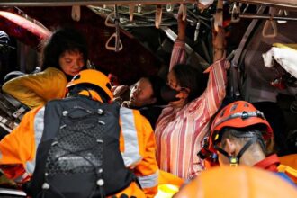 Evakuasi Tabrakan KA-KRL Bekasi Timur Menelan Korban Jiwa