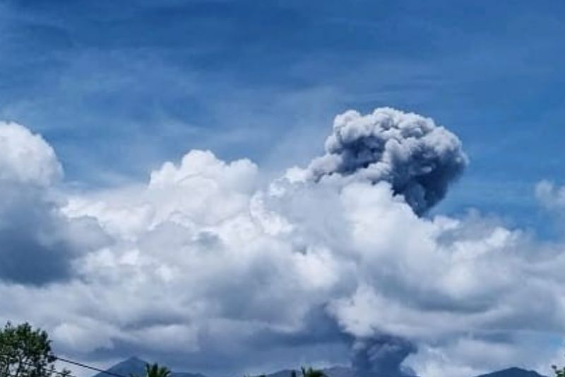 Gunung Dukono Erupsi, Lontarkan Abu Vulkanik 1.400 Meter