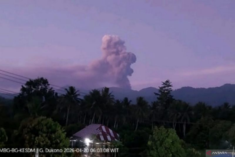 Gunung Dukono Mengalami Erupsi, Hembuskan Abu Setinggi 1,4 Kilometer