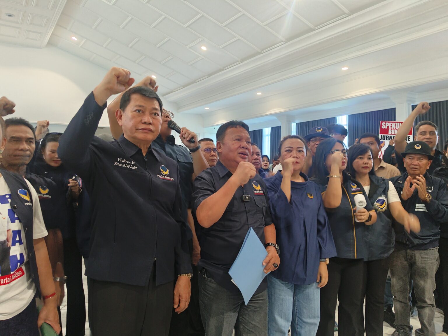 Aksi damai kader dan simpatisan Partai NasDem Sulut kecam pemberitaan Majalah Tempo