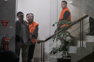 KPK Tahan Bupati Tulungagung, Pulangkan 11 Pejabat