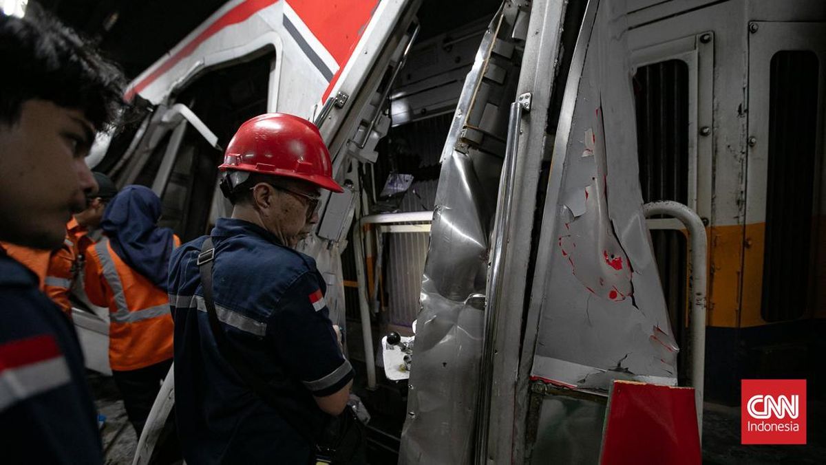 Kecelakaan Kereta Bekasi: Kepala Argo Bromo Tabrak Gerbong KRL