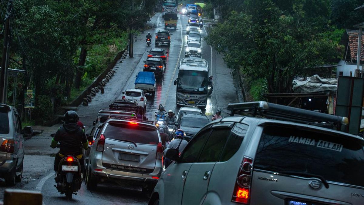 Kepadatan Jalur Garut-Bandung Saat Libur Paskah, Polisi Terapkan One Way
