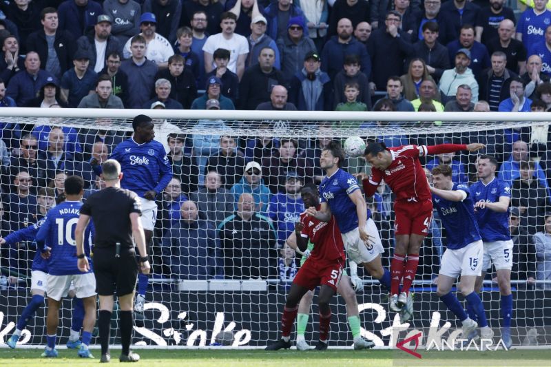 Liverpool Raih Kemenangan Dramatis atas Everton 2-1
