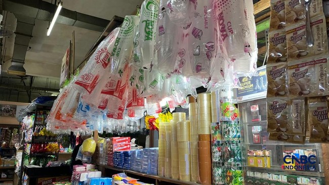 Pemerintah Bebaskan Bea Impor Jenis Plastik untuk 6 Bulan