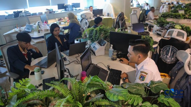 Sanksi Berat Menanti ASN Liburan Saat WFH