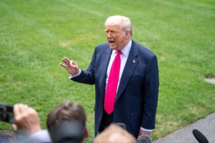 Trump Terapkan Tarif 100 Persen Impor Obat Tertentu