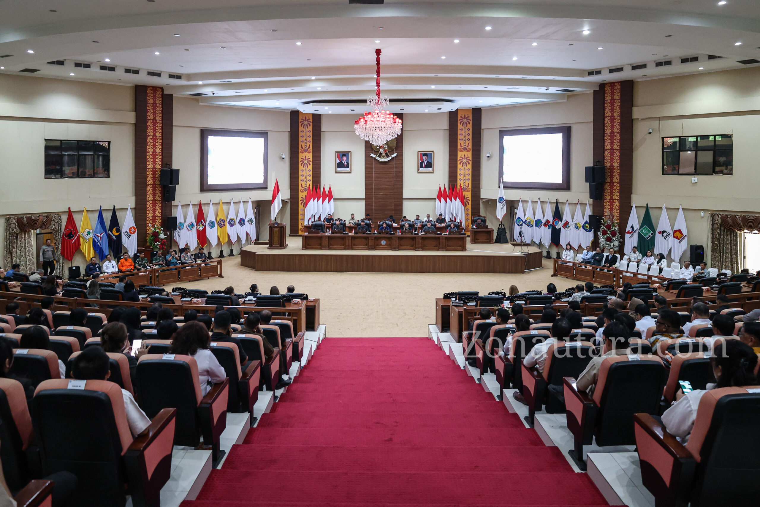 FOTO: Pendapatan capai Rp3,65 Triliun, Gubernur Sulut paparkan LKPJ 2025