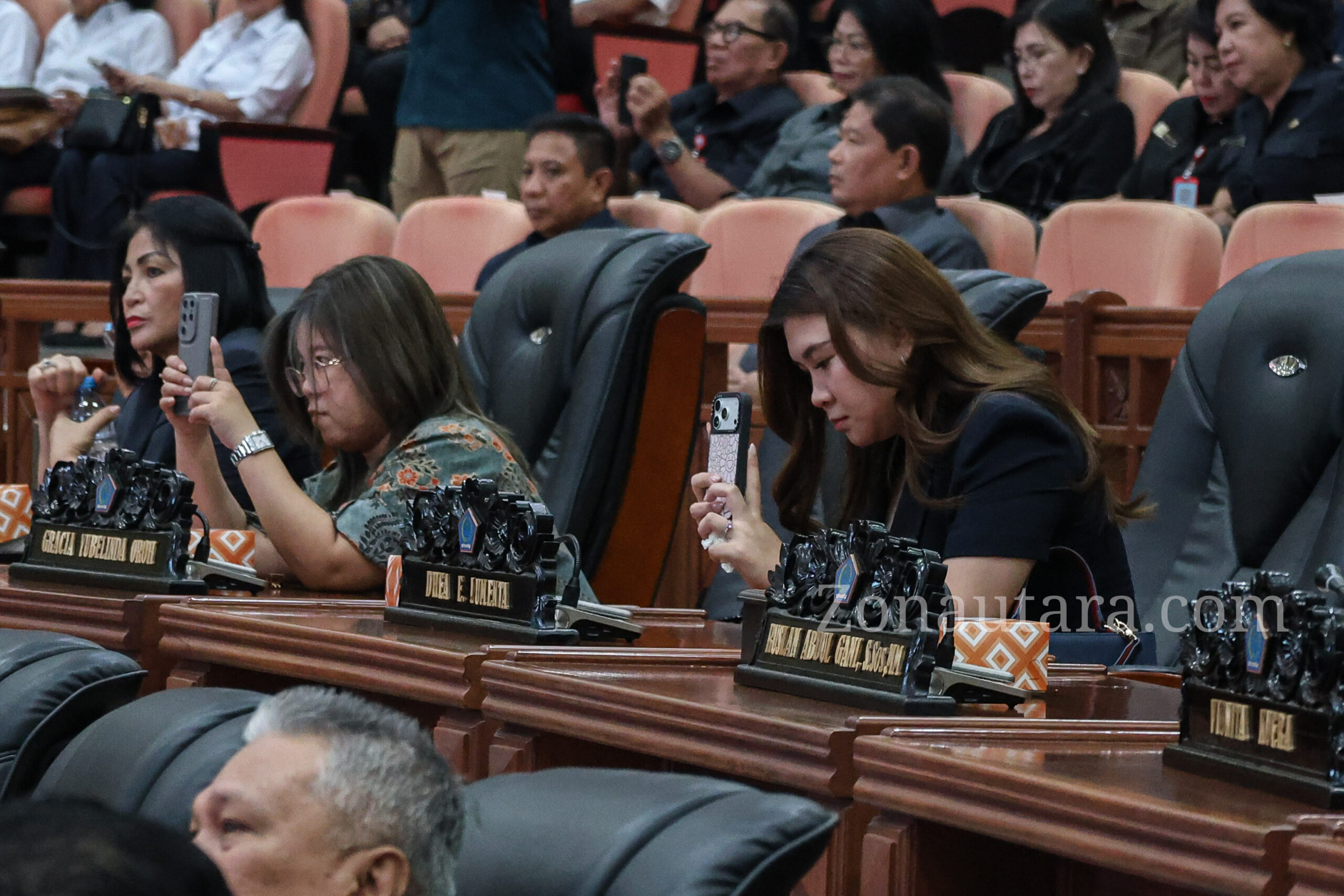 FOTO: Pendapatan capai Rp3,65 Triliun, Gubernur Sulut paparkan LKPJ 2025