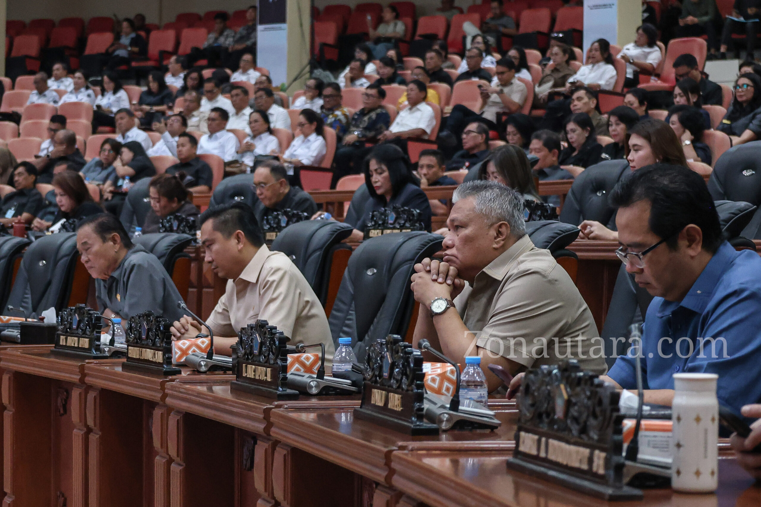 FOTO: Pendapatan capai Rp3,65 Triliun, Gubernur Sulut paparkan LKPJ 2025
