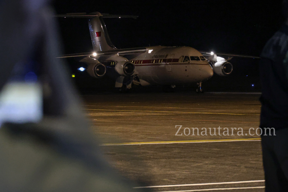FOTO: Gubernur dan Wagub sambut kedatangan Wapres RI di Sulut, sambangi rumah duka korban gempa